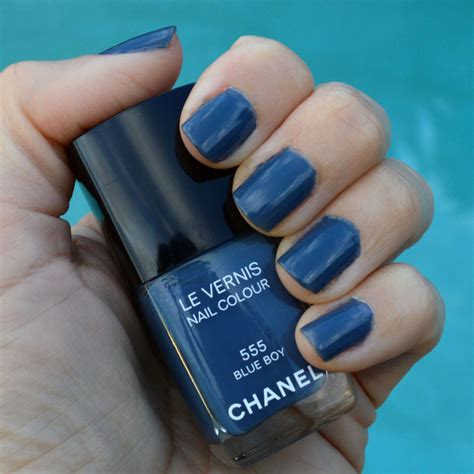 boy de chanel nail polish review